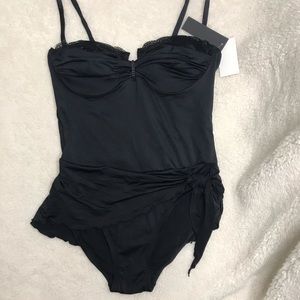NWT WET ONE PIECE SWIMSUIT SIZE MEDIUM